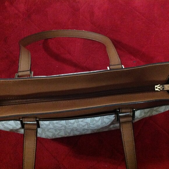 **Sale** Michael Kors Florence Signature Large Tote Purse READ LISTING - Picture 6 of 10